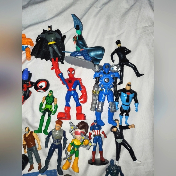 : Huge mix Lot of 34 Marvel DC comics Action Figures & super heroes villains - Picture 2 of 7